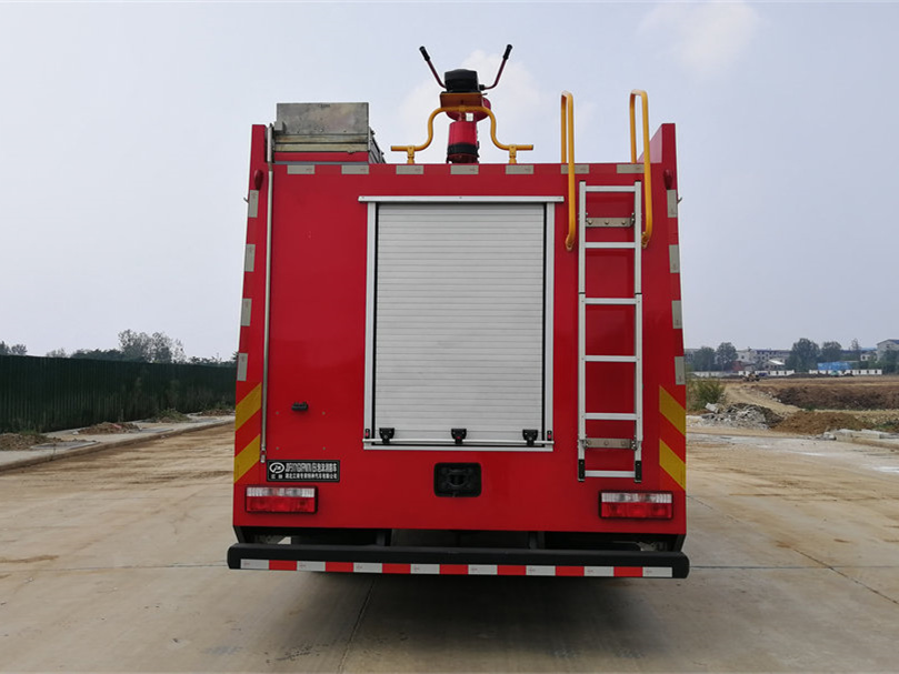 東風7噸水罐消防車