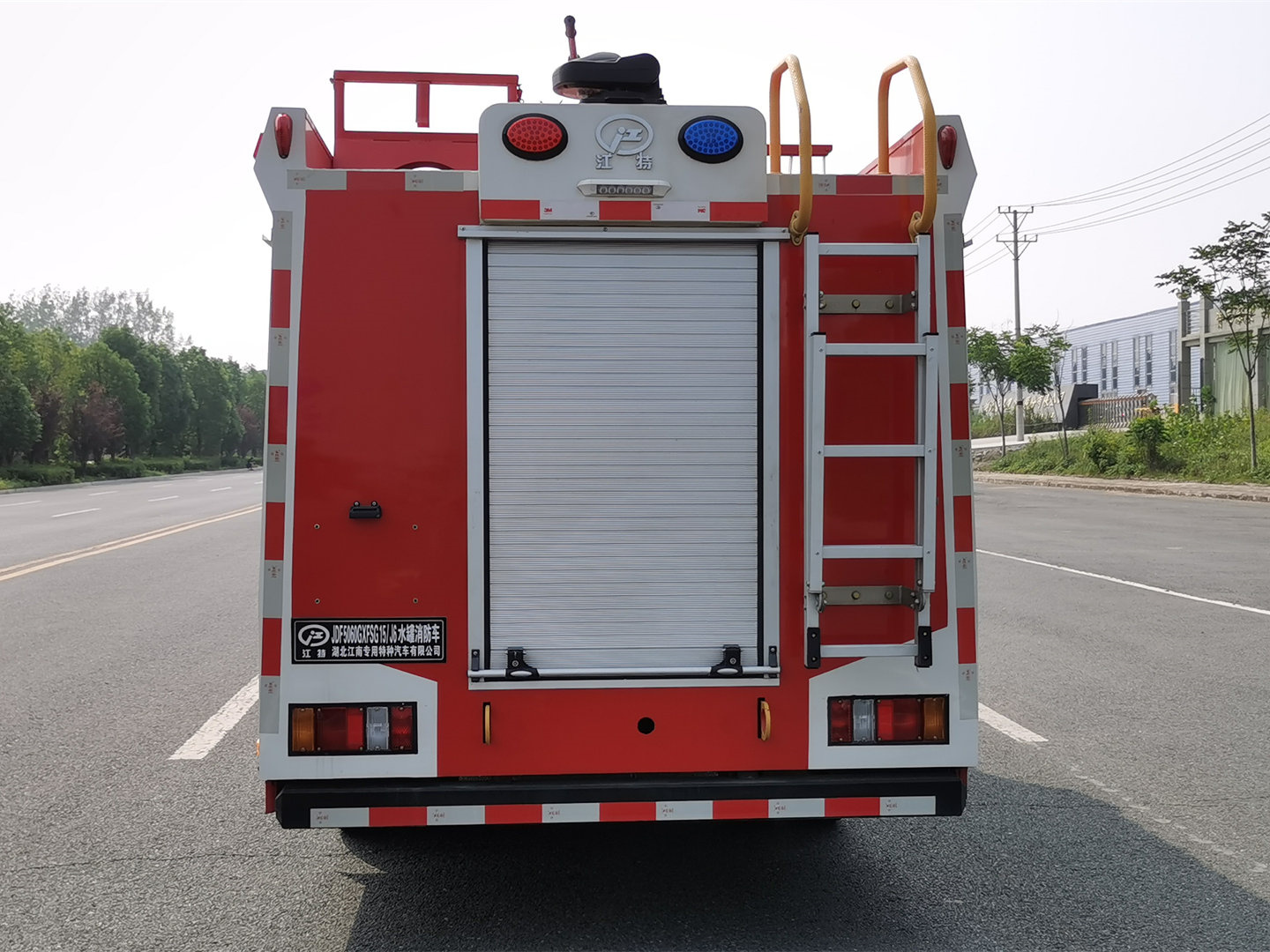 江鈴順達(dá)1.5噸水罐消防車