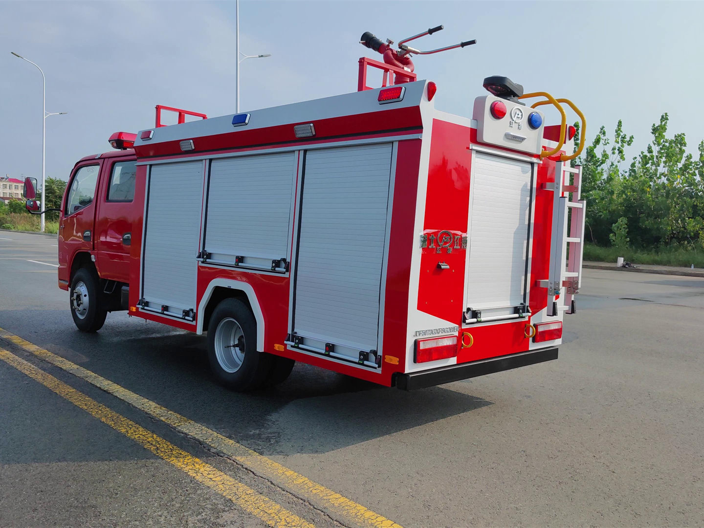 東風(fēng)2.5噸水罐消防車