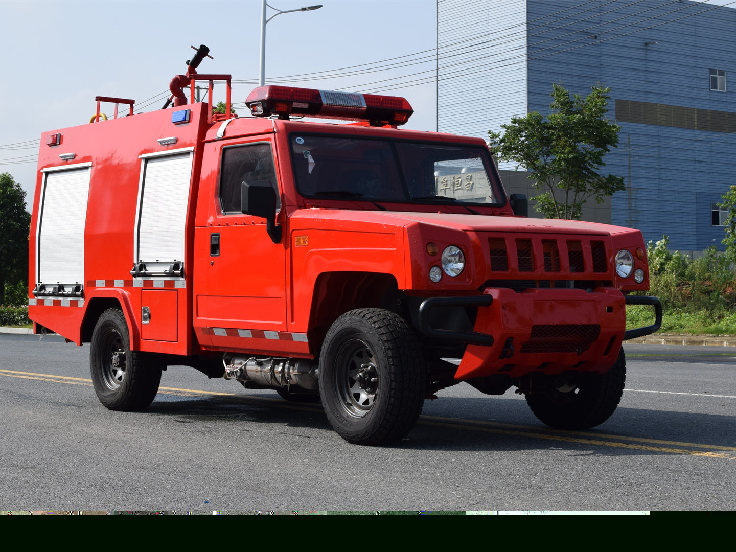 四驅(qū)1噸水罐消防車(chē)