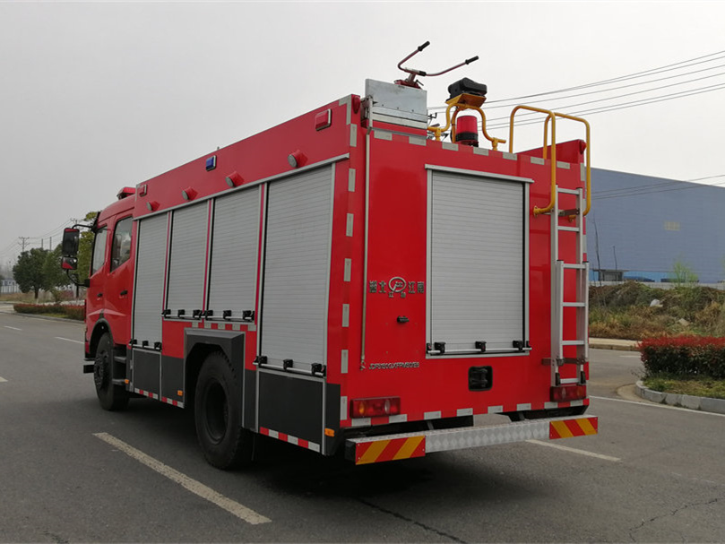 東風(fēng)5.5噸水罐消防車(chē)