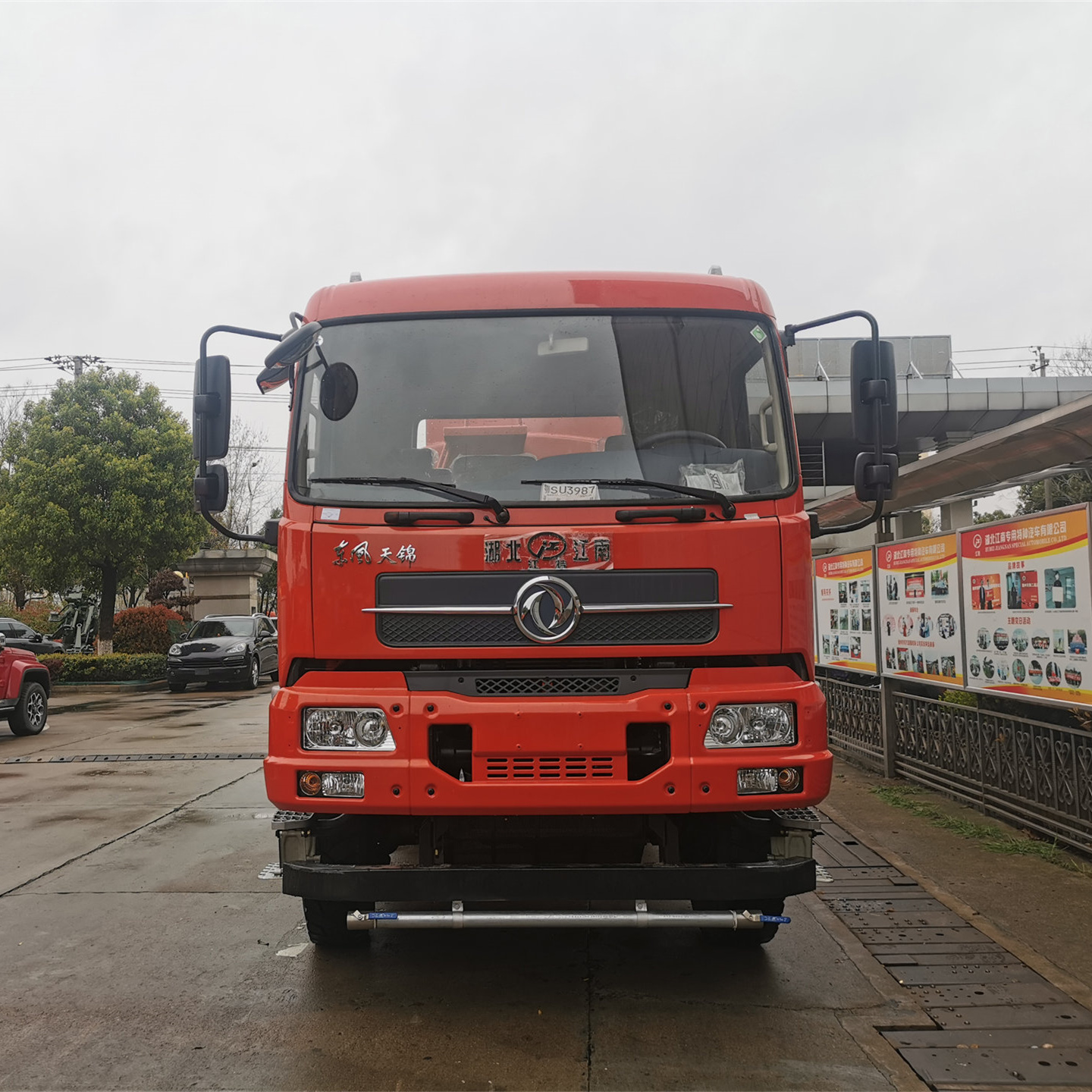 8噸四驅(qū)單排灑水車(chē)