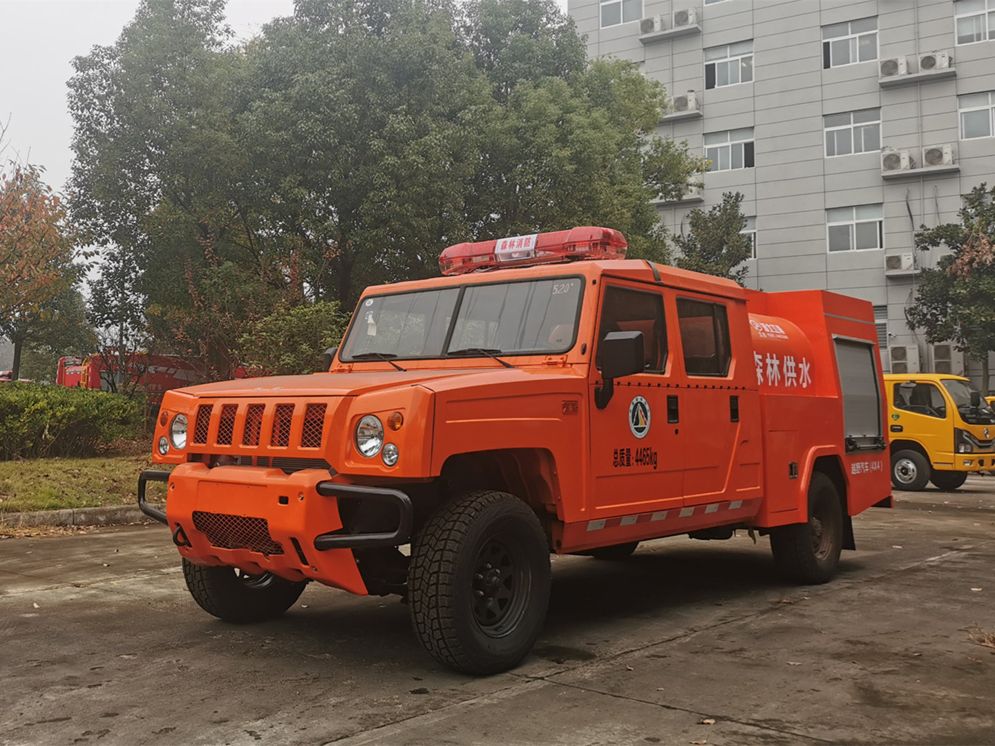 森林四驅勇士雙排1.31噸供水車