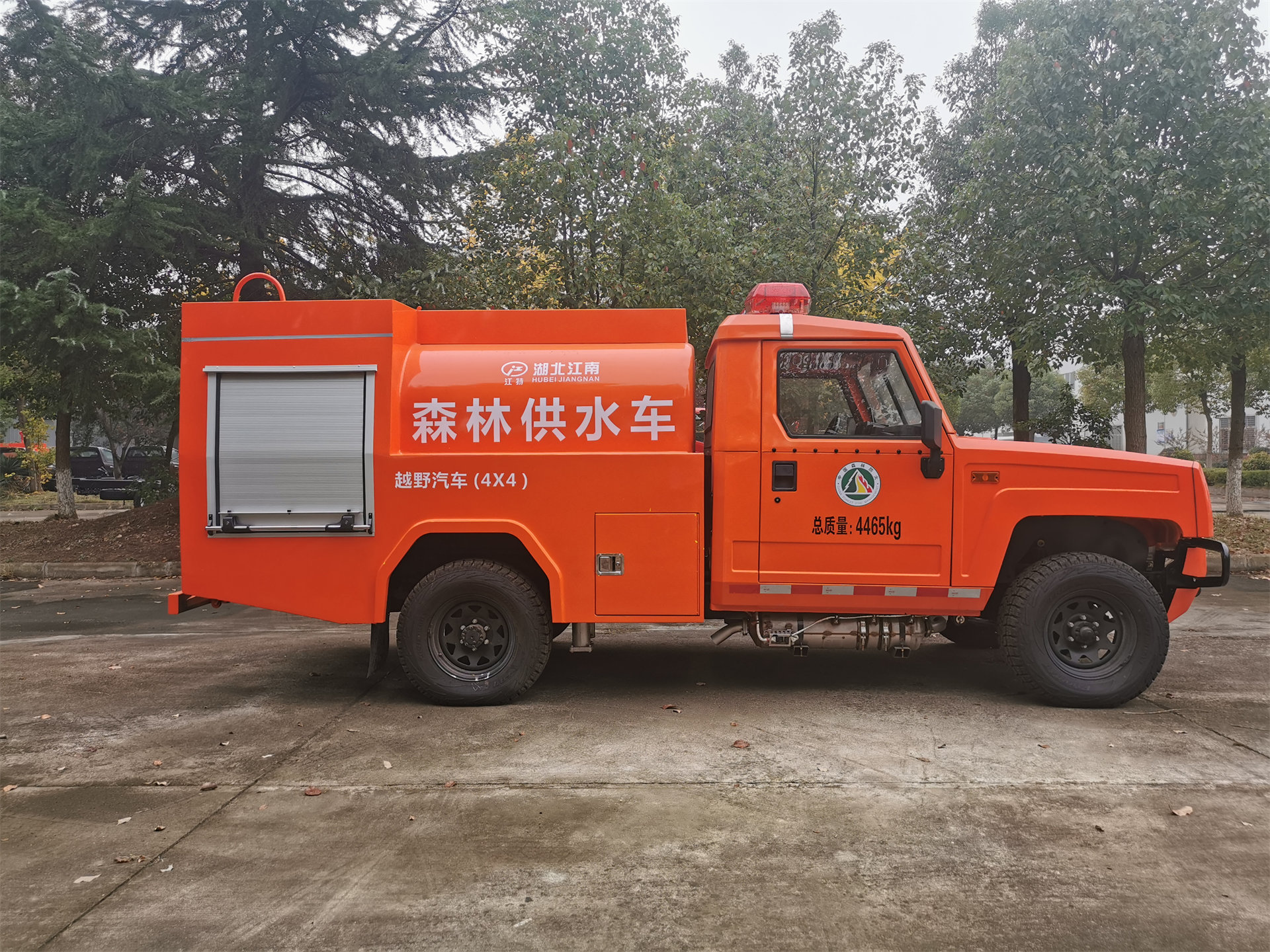 森林四驅勇士單排1.57噸供水車